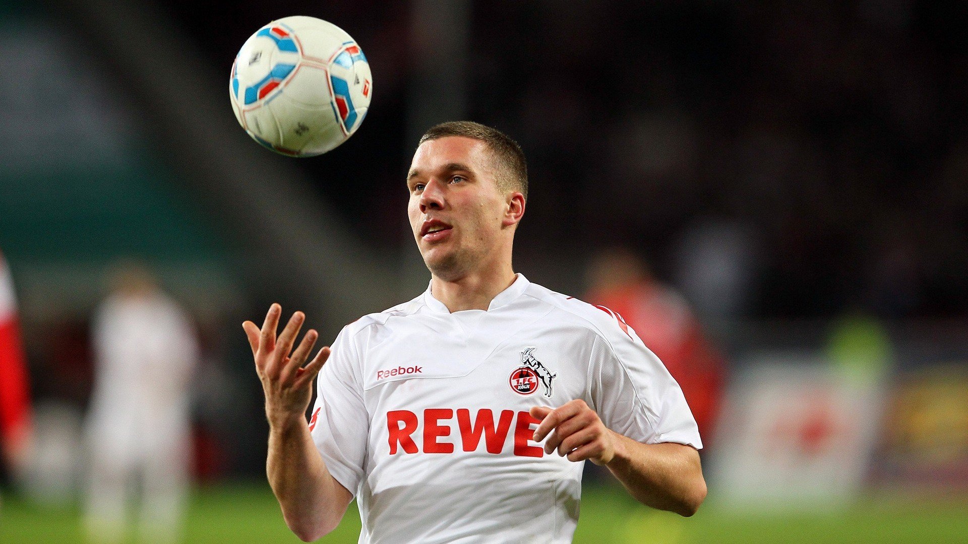 梅努想寻求更多机会，但曼联为防止无人可用不想让其离队，梅努斯国立大学